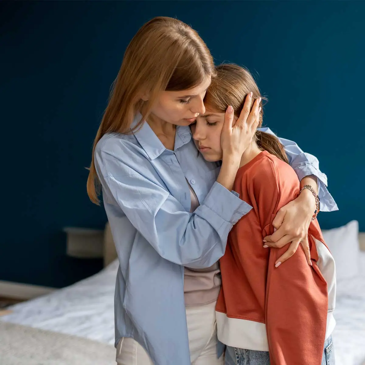 mom-comforting-teen